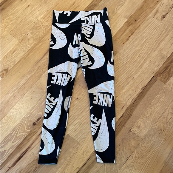 Nike Black and White Logo Leggings - Picture 1 of 6